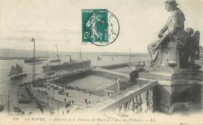CPA FRANCE 76 "Le Havre, Allégorie de la Terrasse du Musée de l'Anse des Pêcheurs"