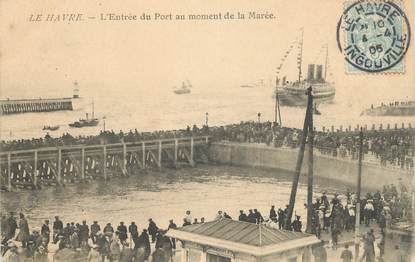 CPA FRANCE 76 "Le Havre, L'entrée du port au moment de la marée"
