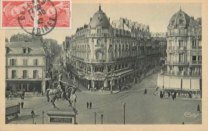 CPA FRANCE 45 " Orléans, Place du Martroi, Statue de Jeanne d'Arc"