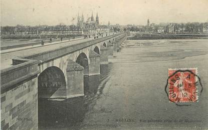 CPA FRANCE 03 " Moulins, Vue générale prise de la Madeleine"