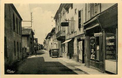 CPA FRANCE 38 "Le Péage de Roussillon, Rue de Condrieu"