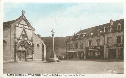 CPA FRANCE 38 "St Geoire en Valdaine, L'église et un coin de la place"