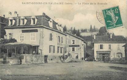 CPA FRANCE 38 "St Geoire en Valdaine, La Place de la Bascule"