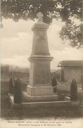 CPA FRANCE 38 "St Geoire en Valdaine, Le monument aux morts'