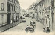 80 Somme CPA FRANCE 80 "Abbeville, Rue de l'Hôtel de Ville et la Maison de l'Amiral Courbet"