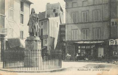 CPA FRANCE 84 " Orange, Le monument du Prince Rimbaud"