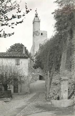 CPSM FRANCE 84 " Vaison la Romaine, Le beffroi et la fontaine"
