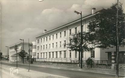 CPSM FRANCE 44 " St Nazaire, Le Collège St Louis"