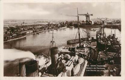 CPA FRANCE 44 " St Nazaire, Le Bassin de Penhoet, les docks au charbon"