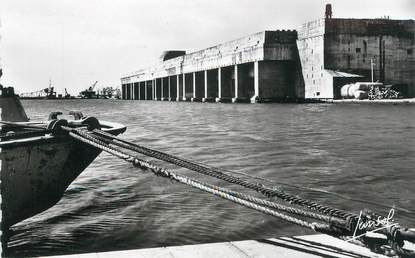 CPSM FRANCE 44 " St Nazaire, La base sous-marine" / SOUS-MARINS