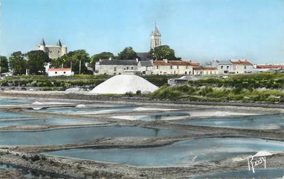 CPSM FRANCE 85 " Ile de Noimoutier, Vue sur le château et l'église"