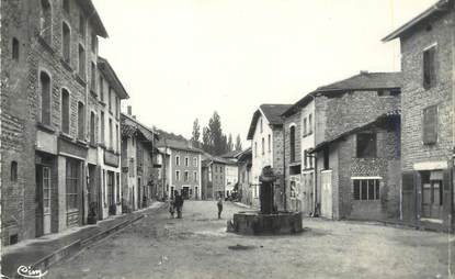 CPSM FRANCE 38 "Viriville, Place des Buttes"