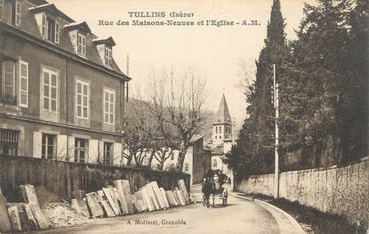 CPA FRANCE 38 "Tullins, Rue des Maisons Neuves et l'église"