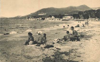 CPA FRANCE 83 "Hyères, L'Almanarre, scènes de plage"