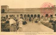 Maroc CPA MAROC "Fez, 1912, Israélites réfugiés dans la cour principale des Ménageries du Sultan"