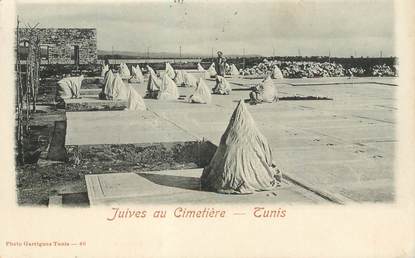 CPA TUNISIE "Tunis, Juives au cimetière" / JUDAICA