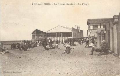 CPA FRANCE 13 " Fos sur Mer, Le Grand Casino, la plage"