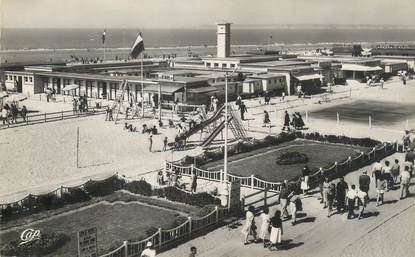 CPSM FRANCE 14 "Trouville, Vue générale de la plage et la promenade"