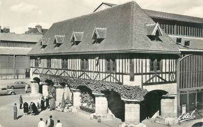 CPSM FRANCE 76 " Rouen, Place du Marché et Statue de Jeanne d'Arc"