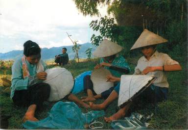 CPSM VIETNAM "Fabrication de chapeaux coniques"