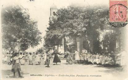 CPA ALGERIE "Affreville, Ecole des filles pendant la récréation" / GEISER