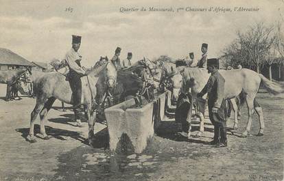 CPA ALGERIE "Quartier du Mansourab 3ème Chasseurs d'Afrique, l'abreuvoir"/ GEISER