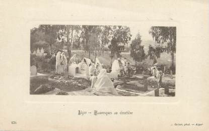 CPA ALGERIE "Alger, Mauresques au cimetière"/ GEISER