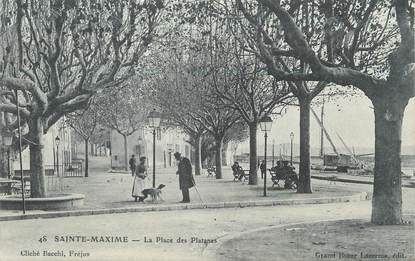 CPA FRANCE 83 " Ste Maxime, La Place des Platanes"