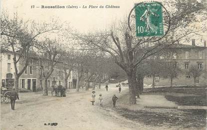 CPA FRANCE 38 " Roussillon, La Place du Château"