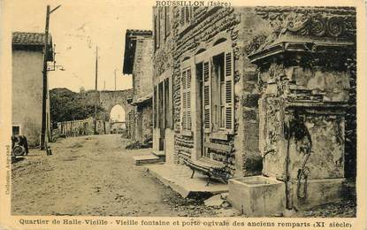 CPA FRANCE 38 " Roussillon, Quartier de Halle Vieille , Vieille fontaine et porte ogivale des anciens remparts"