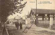 63 Puy De DÔme CPA FRANCE 63 " Sauxillanges, La Halle et la Route de Condat"