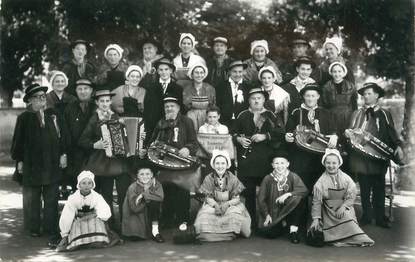 CPSM FRANCE 63 " Chamalières, Groupe folklorique La Bourreio Deu Brayeu"