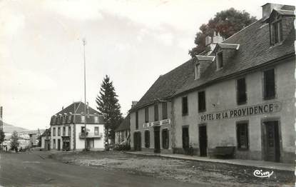 CPSM FRANCE 63 "St Donat, Un coin de la place et Avenue de Besse"