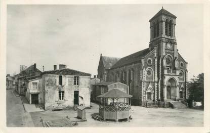 CPSM FRANCE 85 "Champ St Père, La place et l'église"