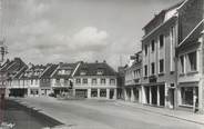 60 Oise CPSM FRANCE 60 " Breteuil sur Noye, Place du Monument aux morts"