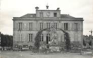 60 Oise CPSM FRANCE 60 "Montataire, L'Hôtel de Ville et le monument aux morts"