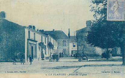 CPA FRANCE 44 " La Planche, Place de l'église"