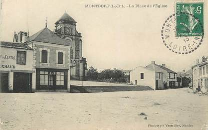 CPA FRANCE 44 " Montbert, La Place de l'Eglise"