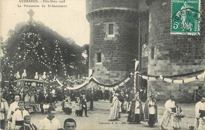 CPA FRANCE 44 " Guérande, Fête Dieu en 1908, la procession du St Sacrement"