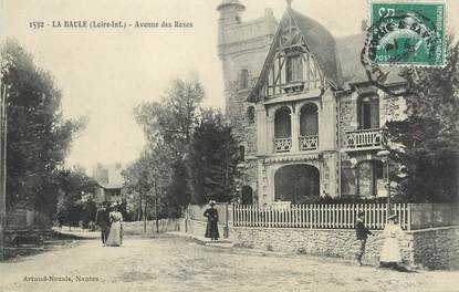 CPA FRANCE 44 "La Baule, Avenue des Roses"