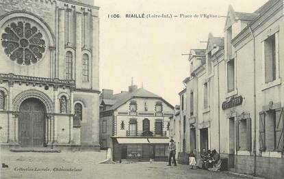 CPA FRANCE 44 " Riaillé, Place de l'église"