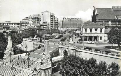 CPSM FRANCE 13 "Marseille, Escalier de la Gare St Charles et nouveaux immeubles"