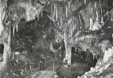 CPSM FRANCE 65 "Bagnères de Bigorre, Grottes de Medous' / GROTTES