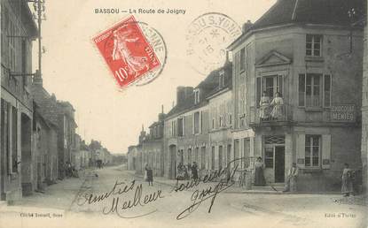 CPA FRANCE 89 " Bassou, La Route de Joigny"