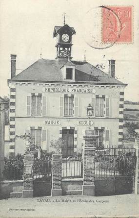 CPA FRANCE 89 "Lavau, La Mairie et l'école des gaçons"