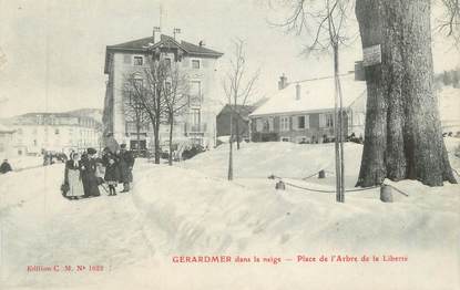 CPA FRANCE 88 " Gérardmer, Place de l'Arbre de la Liberté sous la neige"