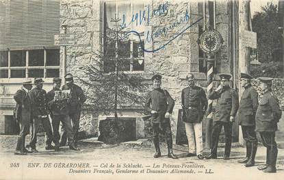CPA FRANCE 88 " La Schlucht, Les poteaux frontières, Douaniers Français, Gendarmes et Douaniers Allemands" / DOUANE