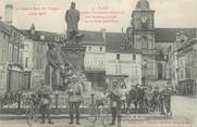 88 Vosge CPA FRANCE 88 " St Dié, Le premiers cyclistes sur la Place Jules Ferry"