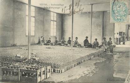 CPA FRANCE 88 " Vittel, Embouteillage, salle d'étiquetage"