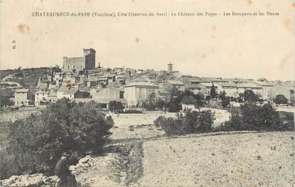 CPA FRANCE 84 " Chateauneuf du Pape, Le Château des Papes, les remparts et les tours"